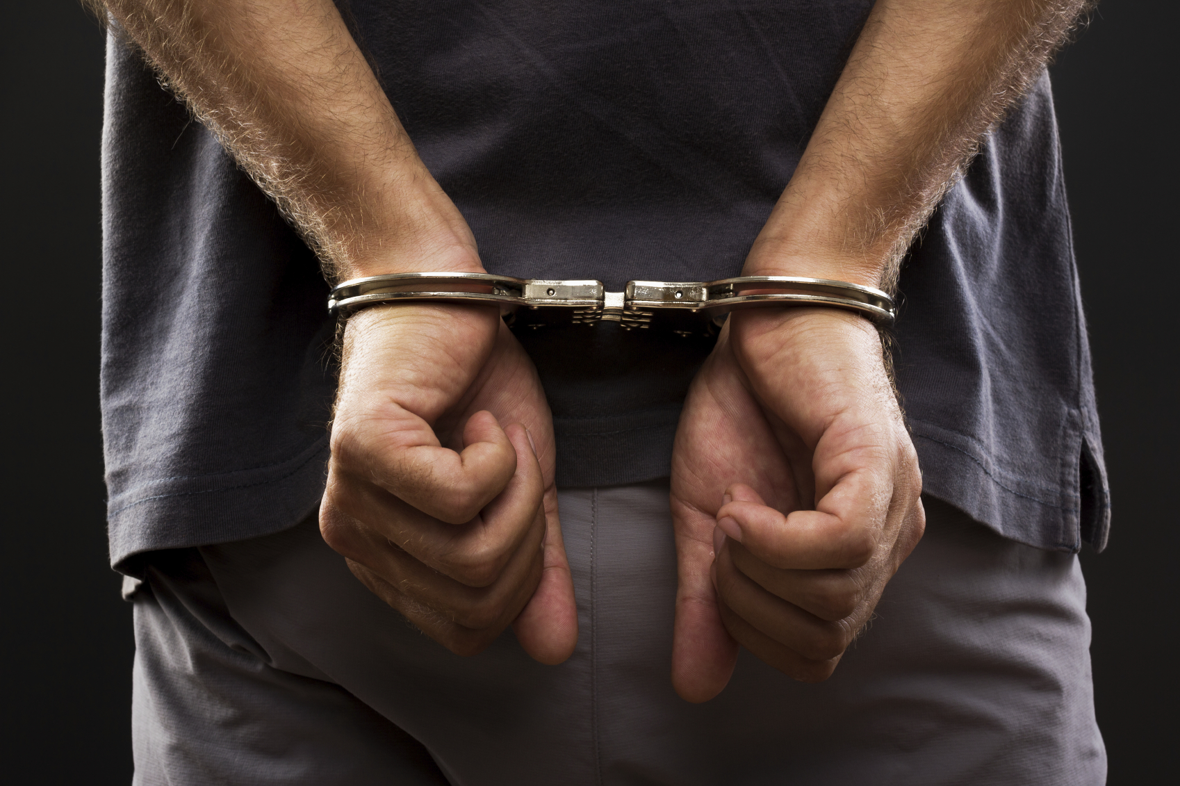 How to Deal With an Outstanding Warrant for Your Arrest